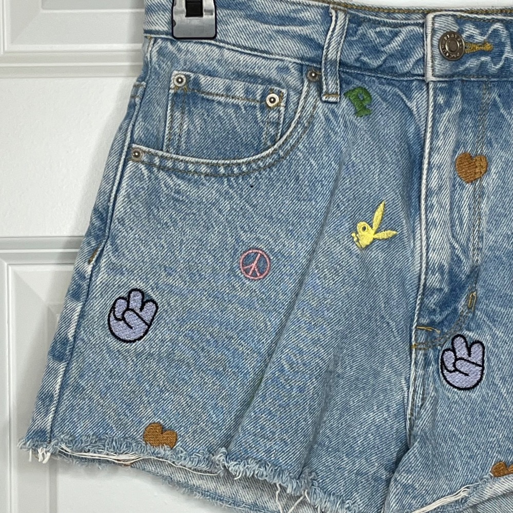 Playboy by PacSun Light Wash Embroidered Denim Shorts 26 High Rise Frayed Hem - Picture 3 of 9